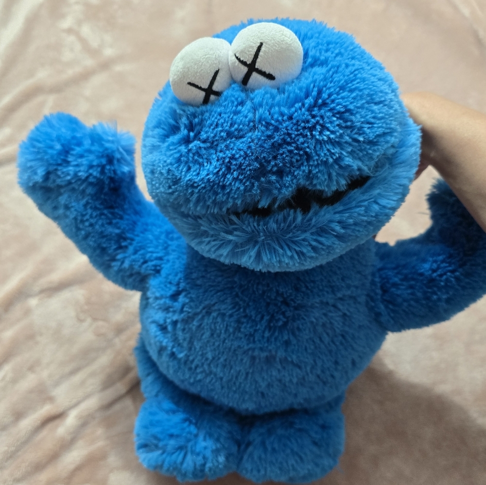 Kaws + Uniqlo Sesame Street Cookie MONSTER